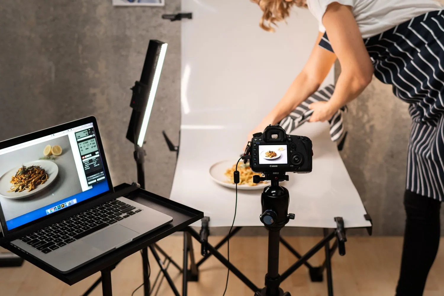 'On-Location' Studio Tether Table With Stand - Bundle