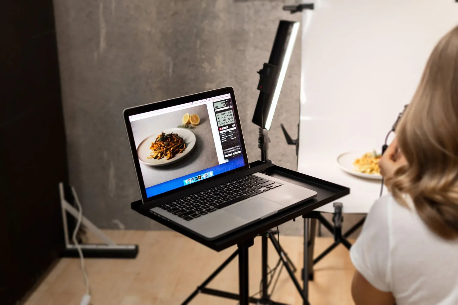 'On-Location' Studio Tether Table With Stand - Bundle